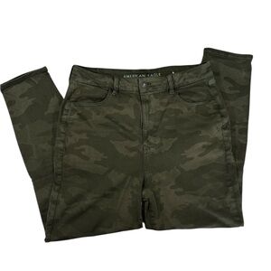 American Eagle Curvy Super HiRise Jegging Camo Distressed 16R Next Level Stretch
